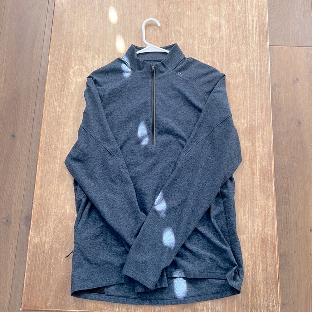 Mens Lululemon 3/4 zip pullover. Lightweight performance material and fit.